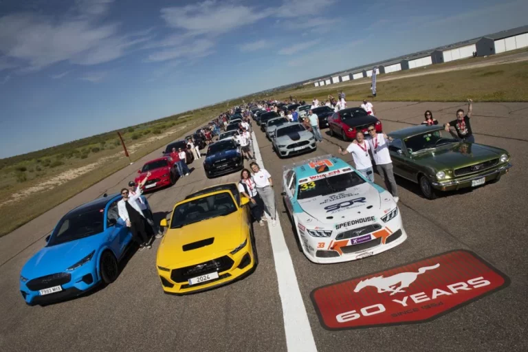 170 Mustang de todas las generaciones animan el 60 aniversario
