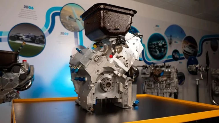 Ben Sulayem confirma el regreso de los motores V8 a la F1 en 2031