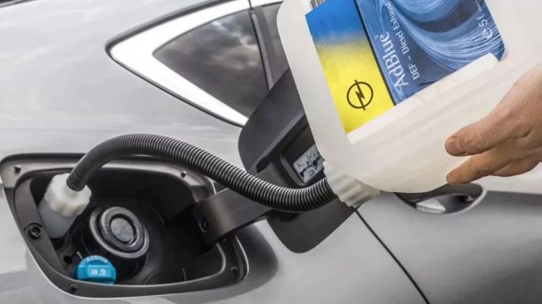 Los expertos te indican los pasos a dar para repostar AdBlue en tu coche