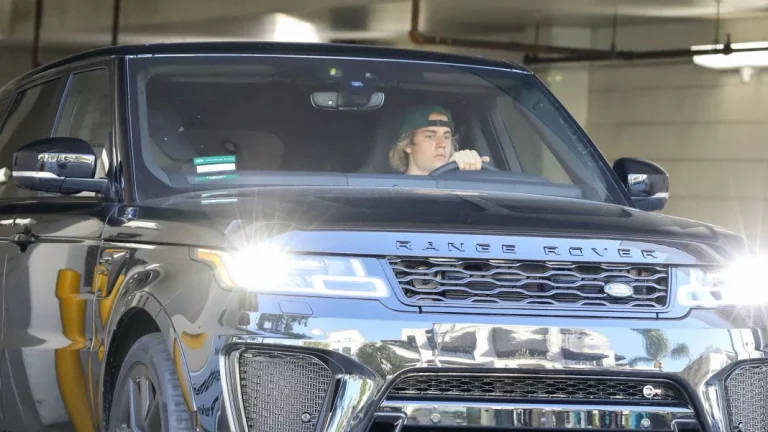 Justin Bieber abandona los deportivos, no se suma a la moda del Cybertuck