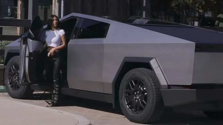 Kim Kardashian: la marca de coches más famosa del mundo la veta y se compra un Cybertruck