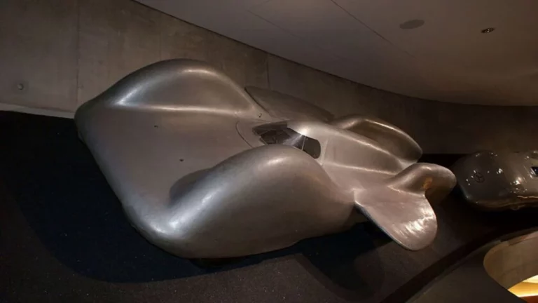 Mercedes-Benz T80: La historia de este bólido que alcanzaba los 750 km/h sin levantarse del suelo