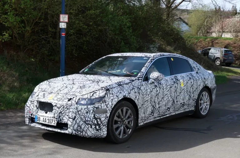 Cazado el futuro Mercedes EQC (el Clase C eléctrico), otro rival para el Tesla Model 3