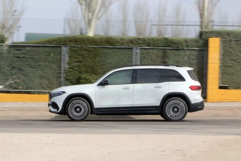 Probamos el Mercedes-Benz EQB 250+: Un interesante SUV eléctrico con 7 asientos