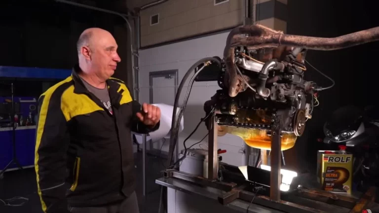 Un cárter transparente para que veas el importante trabajo del aceite en el motor de tu coche
