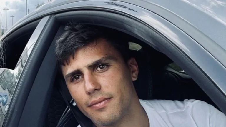 ¿Un Lamborghini o Ferrari? No, Rodri conduce este coche. Y es rentado