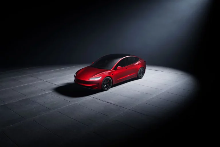 Los funcionarios chinos ya pueden comprar un Tesla. El motivo es de ‘peli’ de espías