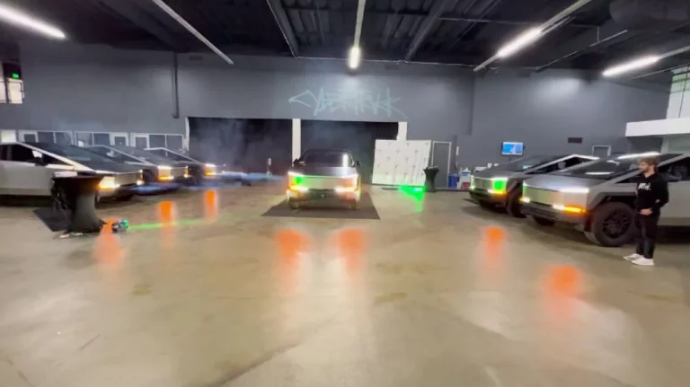 La coreografía con la que Tesla entrega sus Cybertruck es mejor que la ‘Bailando con las estrellas’
