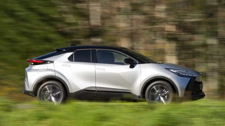 Estos son los rivales del Toyota C-HR híbrido enchufable