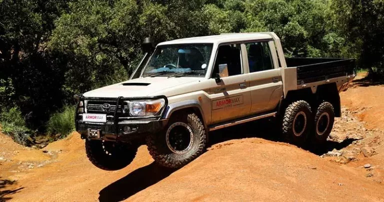 ¿Conoces el Toyota Land Cruiser 6×6 que se fabrica en Sudáfrica y se vende en Europa?