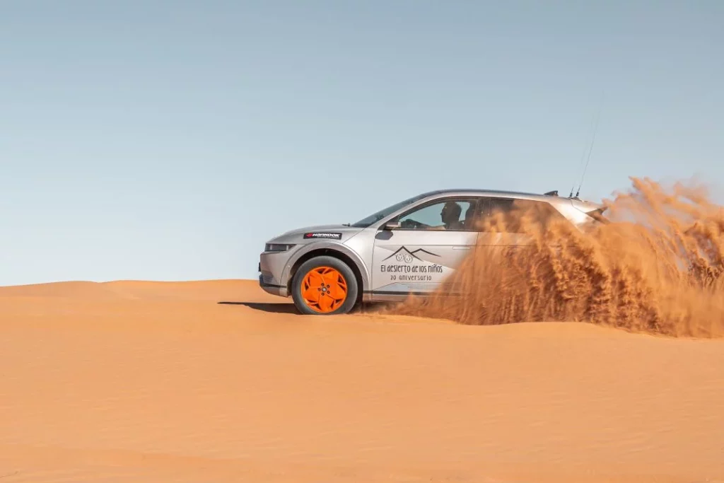 El Hyundai IONIQ 9 debuta en el desierto de Marruecos: así es la expedición solidaria que cambia vidas en el Sáhara 2 Motor16 hyundai el desierto de los ninos 15 Motor16
