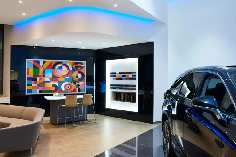 Lexus lleva el arte a sus concesionarios