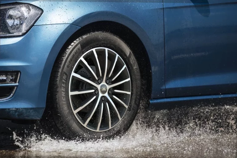 Los expertos de Michelin lo confirman: Lo que tienes que hacer cuando estrenas neumáticos en tu tracción delantera, trasera o total
