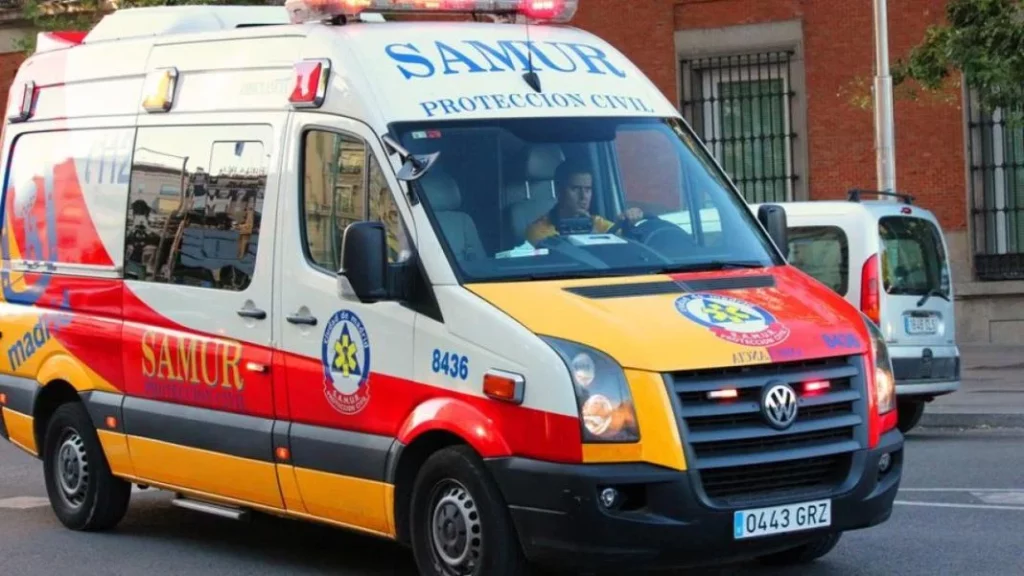 La Guardia Civil de Tráfico puede multar a una ambulancia: Y esta ‘receta’ de 4.000 euros con hasta un paciente en su interior, así lo ha confirmado 151 Motor16 nnhu Motor16