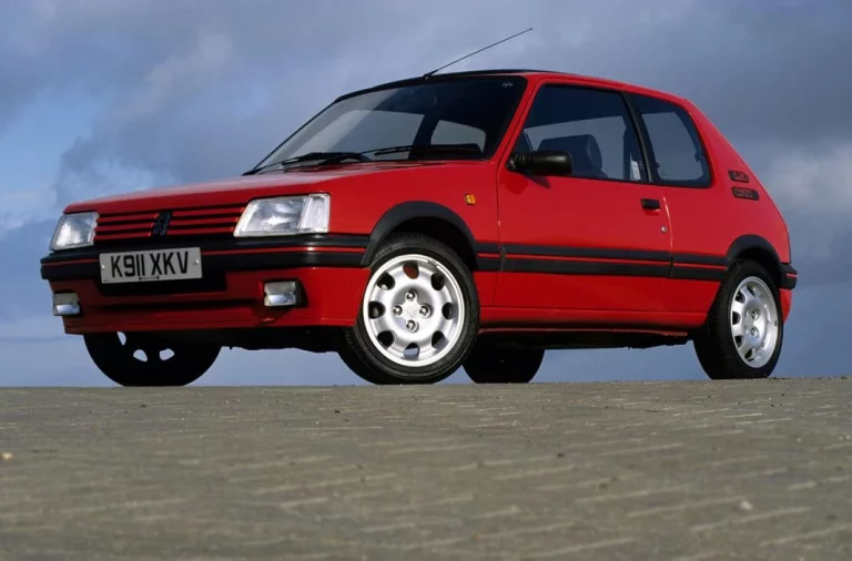 El mítico Peugeot 205 GTi ya es un ‘cuarentón’. ¡Felicidades!