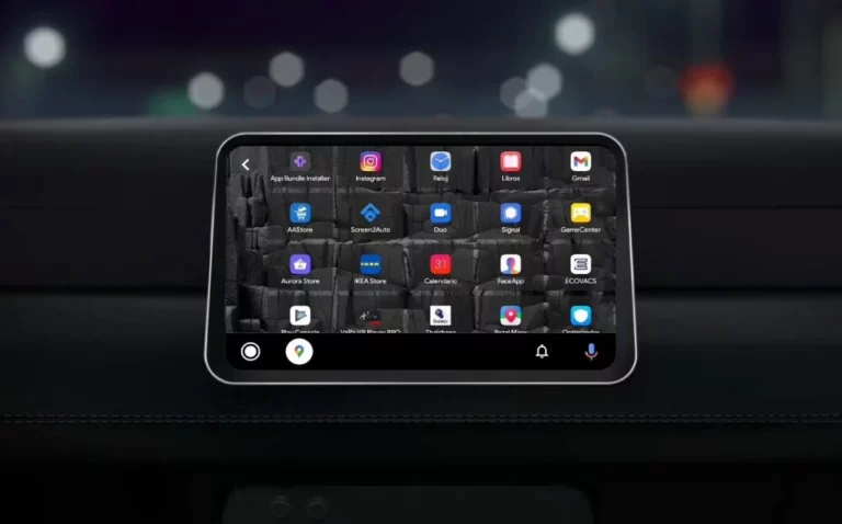 La multa que la DGT te va a poner si has instalado una pantalla Android Auto en tu coche