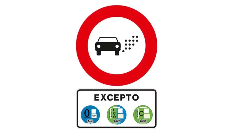 Así es la nueva señal de la DGT que llega a las carreteras. Y esta es la multa por saltártela