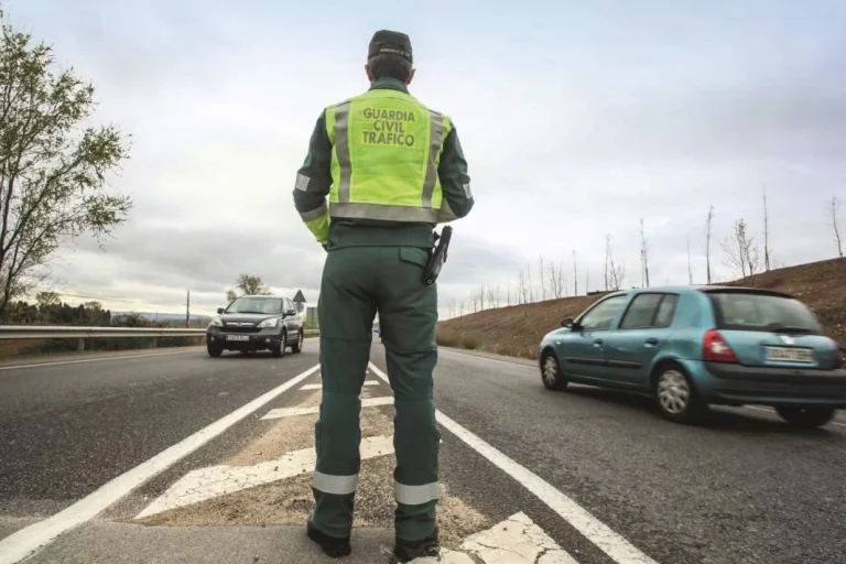 La DGT prepara estas 3 normas de tráfico que serán realidad en 2024 y que van a disparar las multas