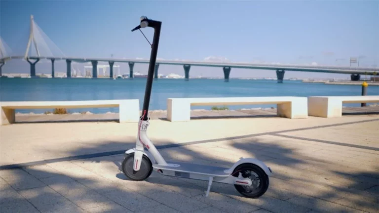 Carrefour te ofrece el patinete eléctrico más avanzado de Cecotec con un descuento de 60 euros