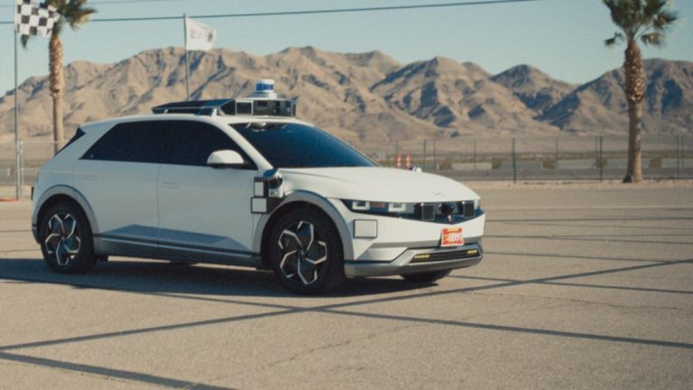 El robotaxi Hyundai Ioniq 5 aprueba el carné de conducir
