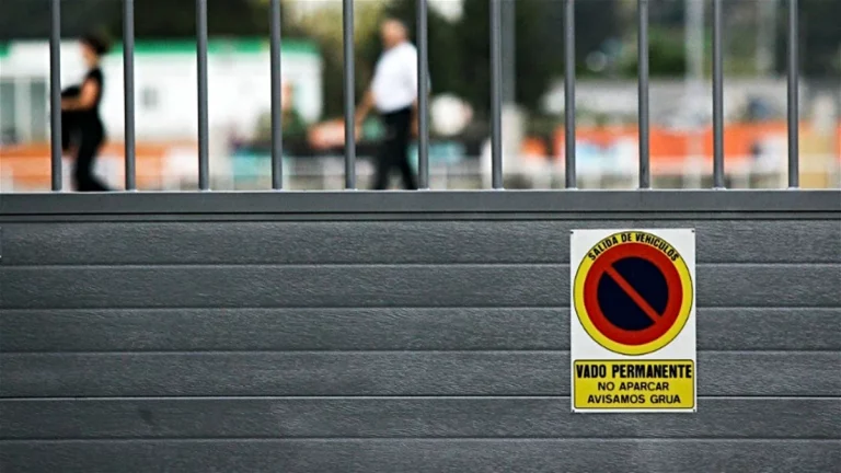 Vado permanente: Estas multas son las que les pueden poner a los dueños