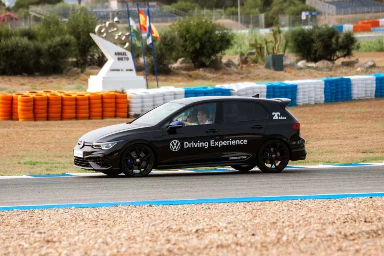 Volkswagen y Luis Moya te enseñan a conducir. Regresan los cursos de la marca alemana