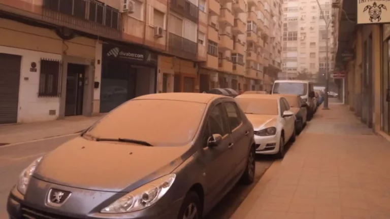 Así debes lavar tu coche si ha llovido barro para no destrozar la pintura