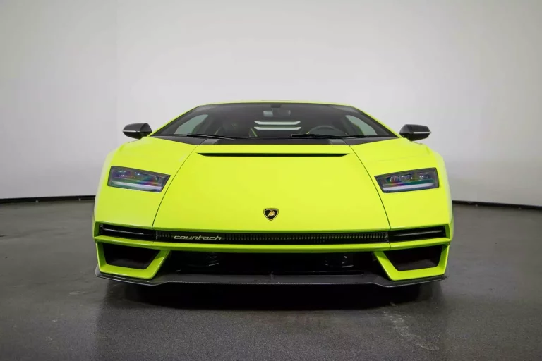 Con este Lamborghini Countach LPI 800-4 jamás pasarás desapercibido