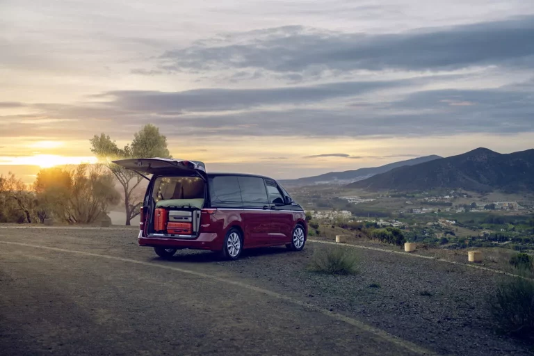 Volkswagen ya ofrece el accesorio que convierte tu T7 Multivan en un hotel con vistas