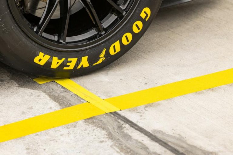 Goodyear admite que no puede competir con los neumáticos chinos baratos de 12 dólares y pierde 1.500 millones de euros