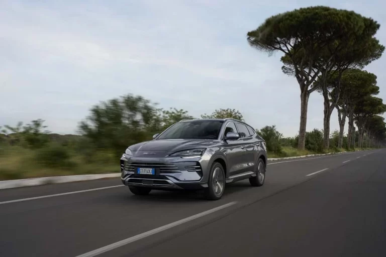 El BYD Seal U híbrido enchufable ya tiene precio. Llegan las rebajas de verano