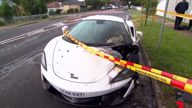Así arden las cajas de pizza. Sobre todo si las incendian debajo de tu McLaren 570S