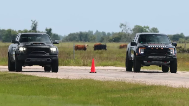 Lo más loco que verás hoy son estos dos pick-up con más de 1.000 CV realizando carreras de aceleración