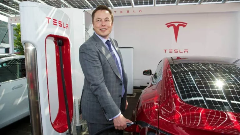 Elon Musk se ha vuelto loco: Tras Cybertruck y Roadster, su próximo coche eléctrico podría ser anfibio