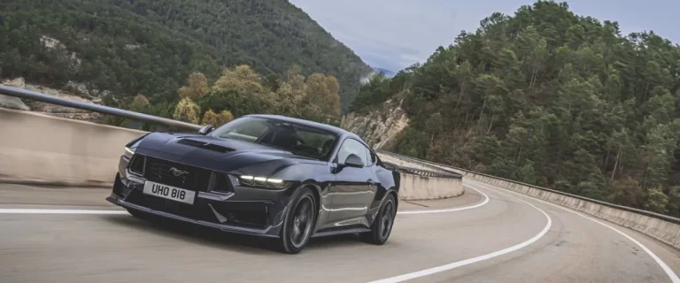 Probamos el nuevo Ford Mustang: todo lo que esperas de un Mustang, pero con pantallas