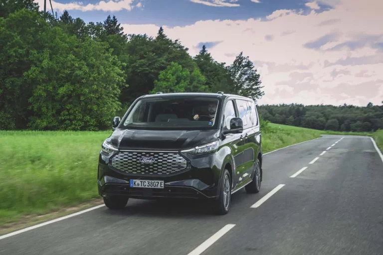 Ford E-Tourneo Custom, ya puedes reservar este ‘transporte’ eléctrico