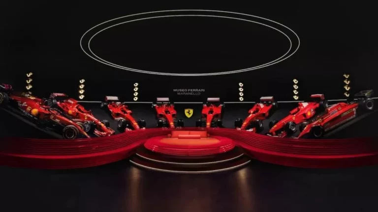 Un sueño hecho realidad: puedes pasar una noche en el Museo Ferrari y dormir junto a 8 monoplazas