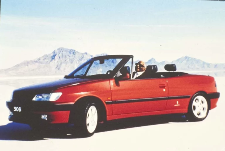 Peugeot 306 Cabriolet: 30 años de este icono ‘lanzado’ por un ilustre ciego