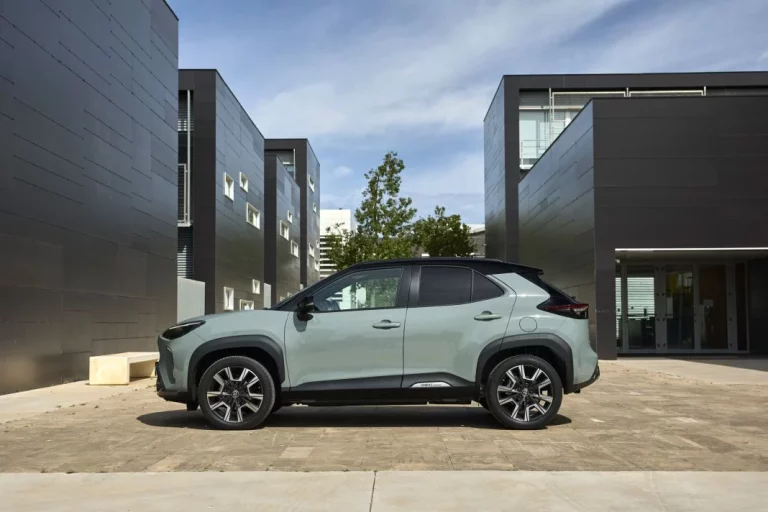 Ventas de coches por tecnología: los híbridos siguen imparables y suponen casi el 50% del mercado