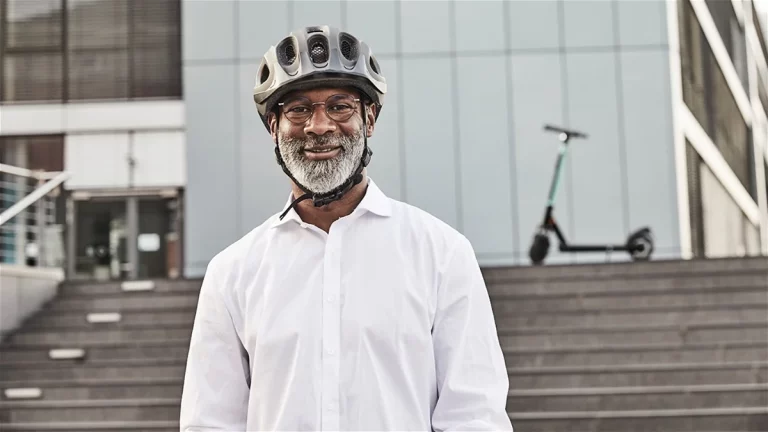 Llevar casco en mi patinete eléctrico: ¿Es obligatorio?