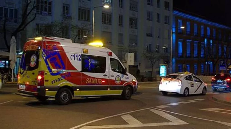 La DGT estrena norma que debes cumplir desde ya cuando pase una ambulancia