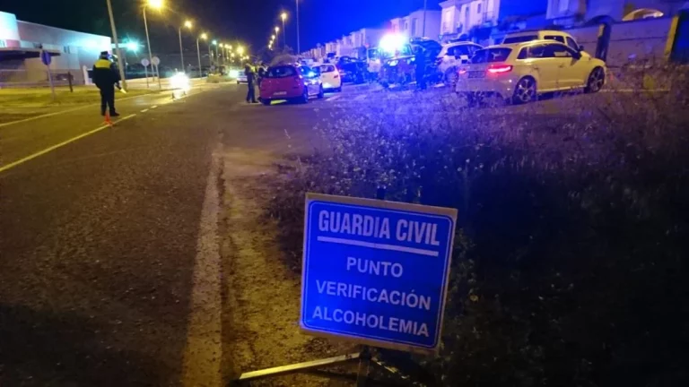‘Chivatazos’ al móvil: La razón por la que la DGT y la Guardia Civil de Tráfico cambian de rumbo