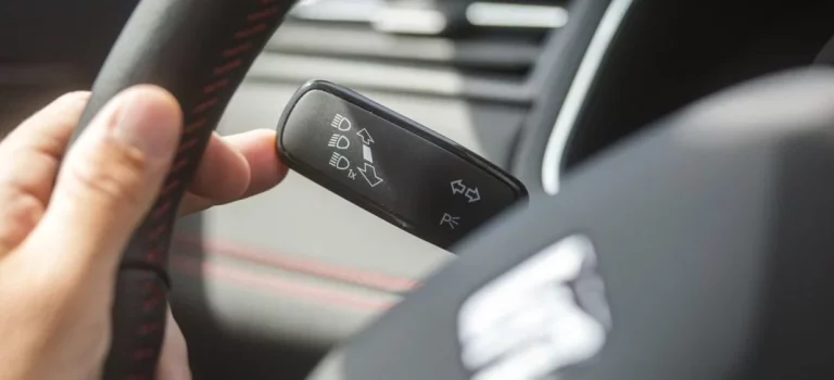¿Intermitente si o intermitente no? La DGT aclara sí lo tienes que usar o no en una rotonda