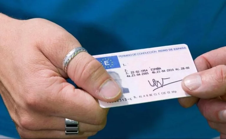 No pises la oficina de la DGT: Así puedes renovar el carnet de conducir sin salir de casa