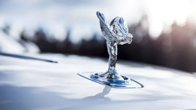 El infalible sistema ‘anti cacos’ que tiene el emblema de Rolls-Royce