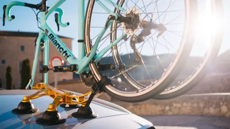 Este es el soporte perfecto para llevar tu bicicleta Trek de 13.000 euros en el techo de tu deportivo
