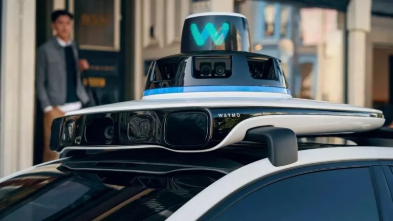 La empresa que quiere introducir el taxi autónomo bajo investigación por los accidentes que han causado sus coches