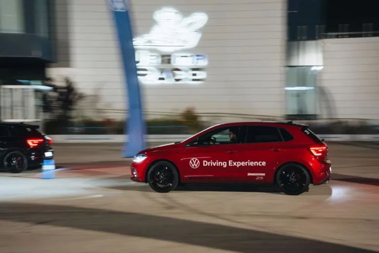 Curso de conducción nocturna de Volkswagen: deportividad y formación van de la mano