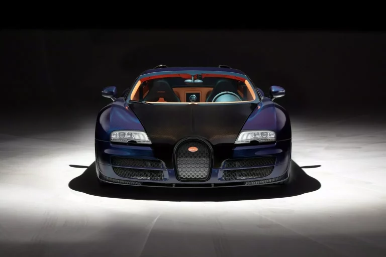 Este Bugatti Veyron 16.4 Grand Sport Vitesse hará que te olvides del futuro V16