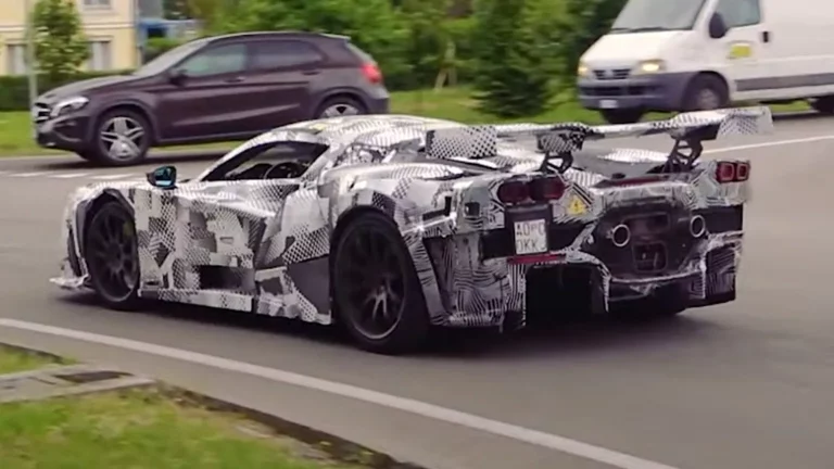 El Ferrari F250, el sucesor del LaFerrari, sale a estirar las piernas